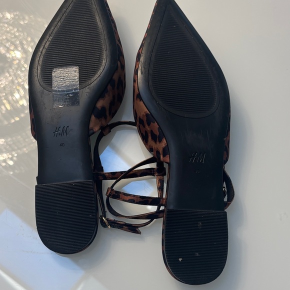 H&M Brown Leopard Print T-strap Flats great quality size 40 (9) gently worn - Picture 5 of 6